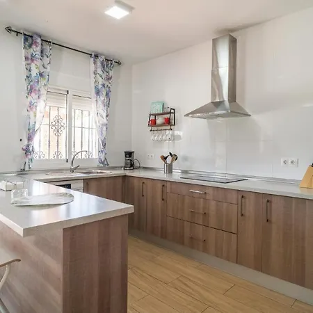 Holiday home Gorgeous In With Wifi Arenas (Malaga)