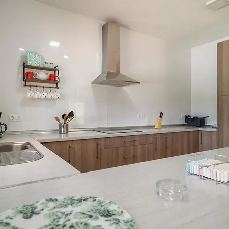 Holiday home Gorgeous In With Wifi Arenas (Malaga)